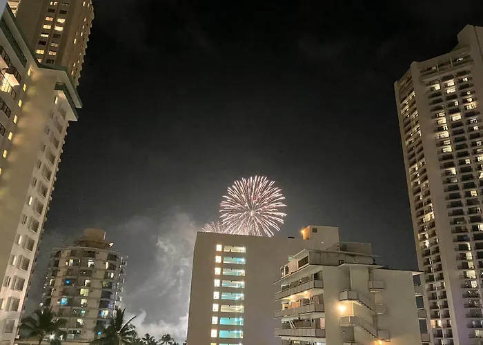 Contemporary Ocean View Suite - Heart Of Waikiki!