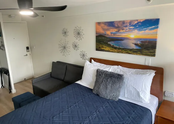 Contemporary Ocean View Suite - Heart Of Waikiki!