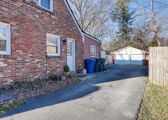 Lovely Lexington Home: 4 Mi To Downtown!