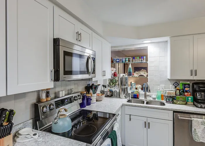 Lovely Lexington Home: 4 Mi To Downtown!