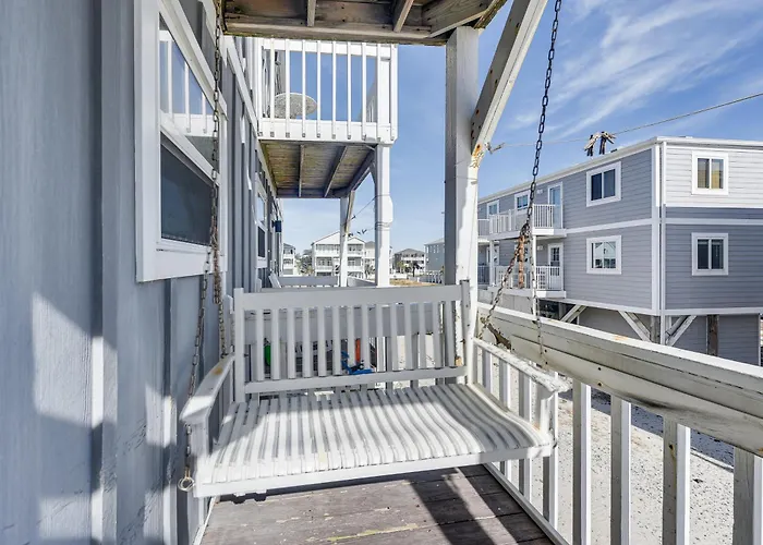 Ocean Isle Beach Condo W/ Balcony: Steps To Shore!