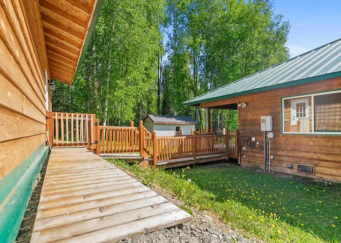 Wasilla 'Spruce Moose' Cabin: Lakefront + Hot Tub!