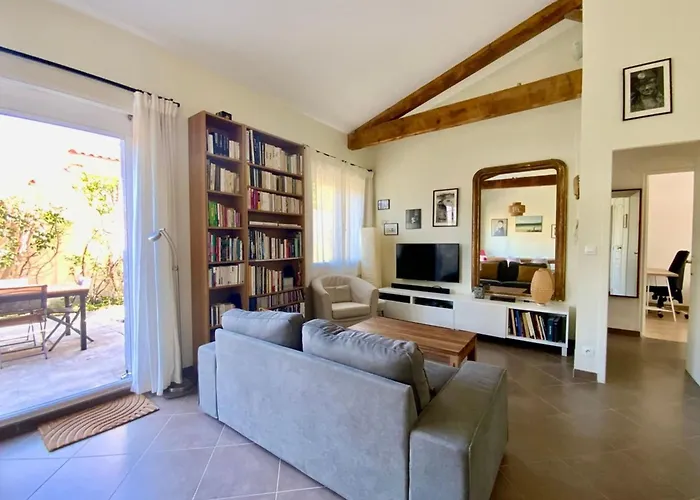La Poetique - Air-Conditioned House With 3 Bedrooms!