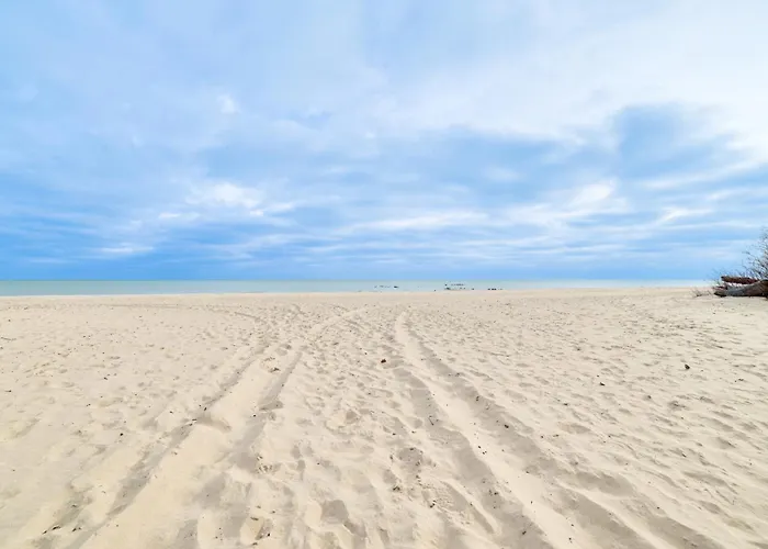Scenic 'Evan'S Hideaway' Steps To Lake Huron!