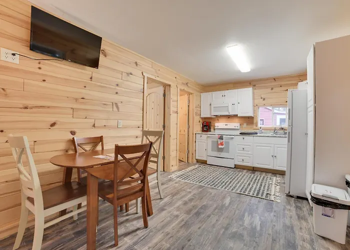 Scenic 'Evan'S Hideaway' Steps To Lake Huron!
