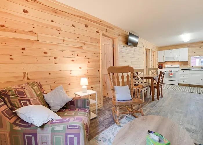 Scenic 'Evan'S Hideaway' Steps To Lake Huron!