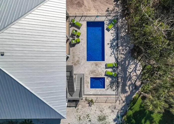 Island Retreat: Your Exclusive Oasis Awaits