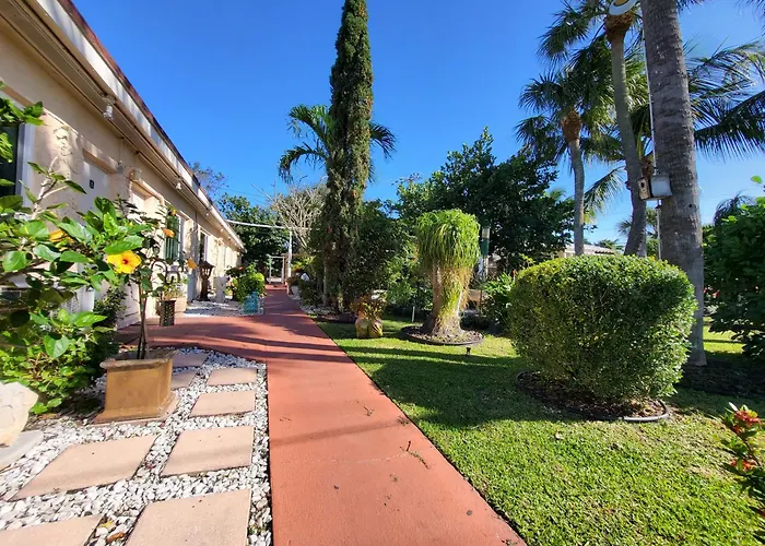 Barefoot Mailman Motel