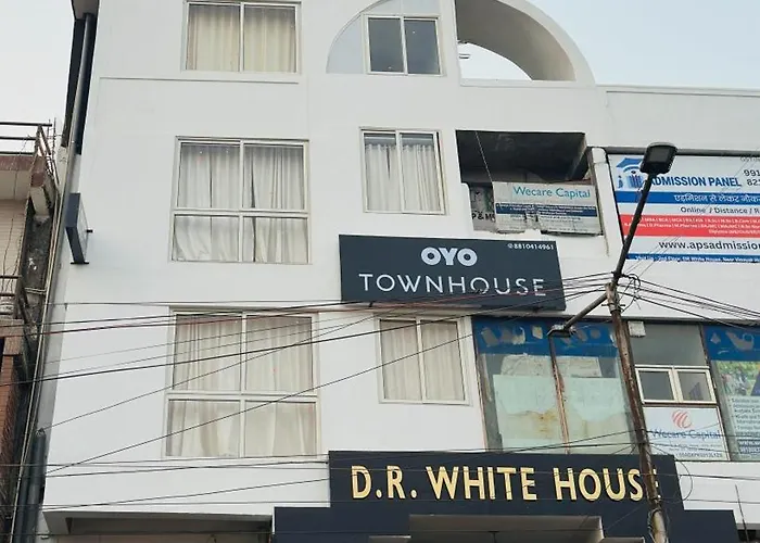 Hotel Relax In - Noida Sector 18