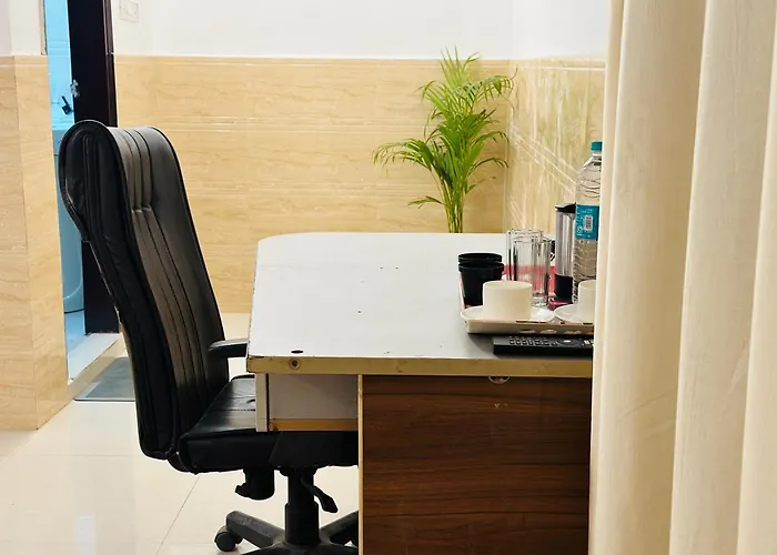 Hotel Relax In - Noida Sector 18