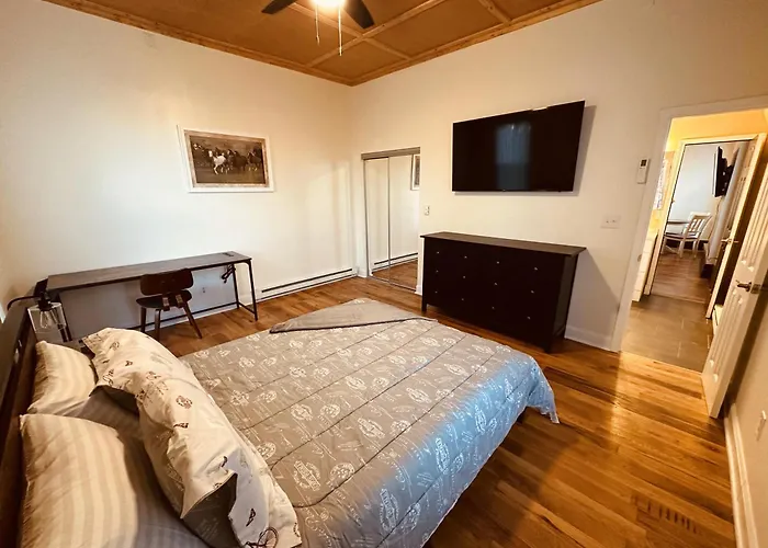 Quiet, Gated Oasis Near Downtown Lexington