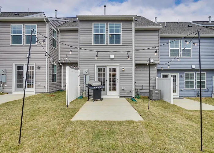 Great For Families! Townhome 9 Mi To Harpers Ferry