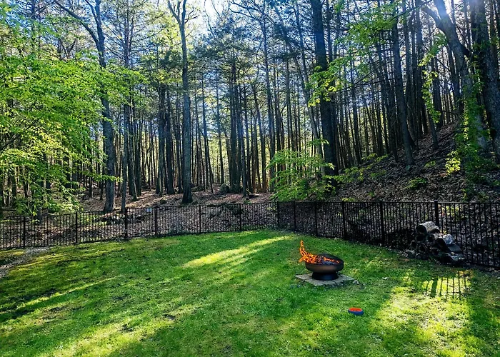 Spacious Pawtuckaway Getaway