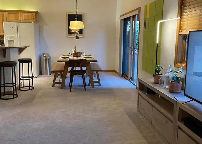 A Quiet, Stylish And Cozy Retreat.
