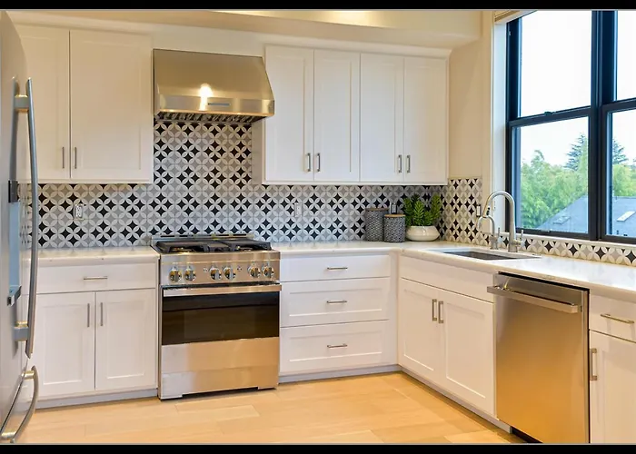 Mahar Homes - Plaza North On First