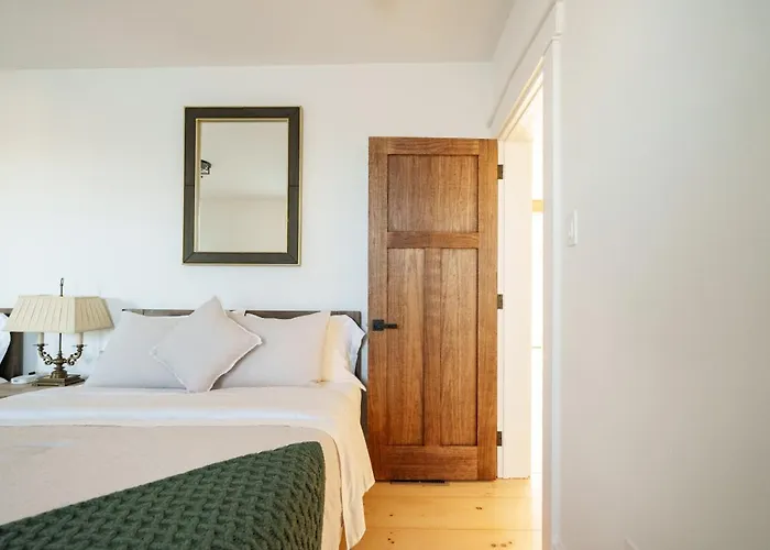 Charming Farmhouse Near Bird In Hand