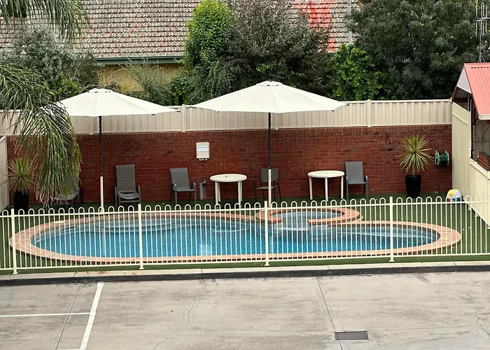 Courtyard Motor Inn