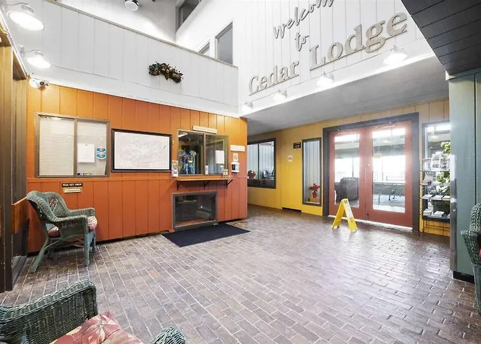 Cute Lower Level Cedar Lodge Room With Balcony & Lake Views!