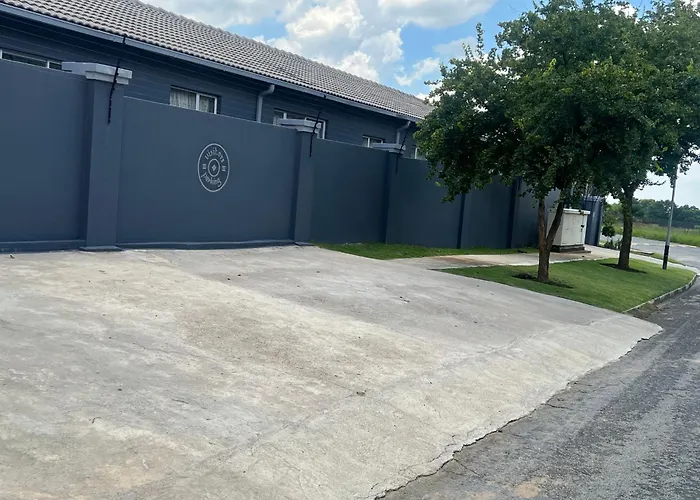 Ubuntu Lifestyle Estate - Phalaphala Delux