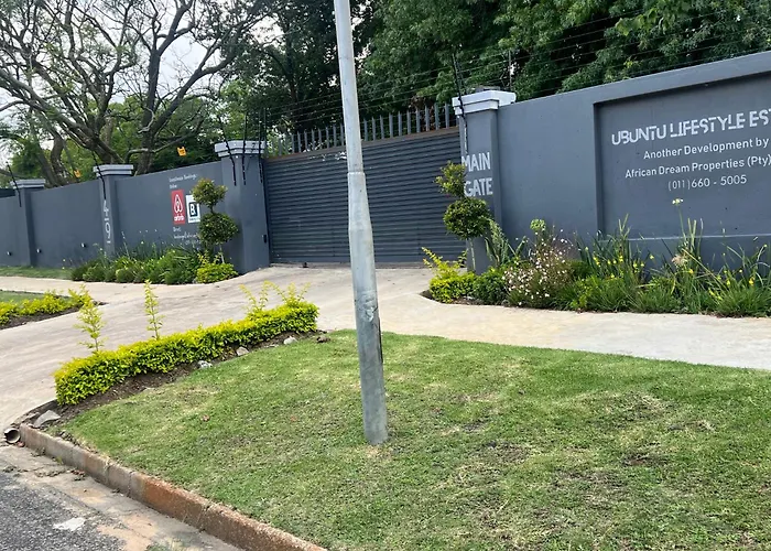 Ubuntu Lifestyle Estate - Phalaphala Delux