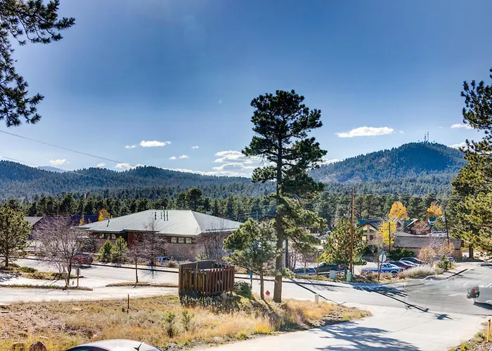 Bright & Spacious Modern Home, Mountain Views, Walk To Downtown