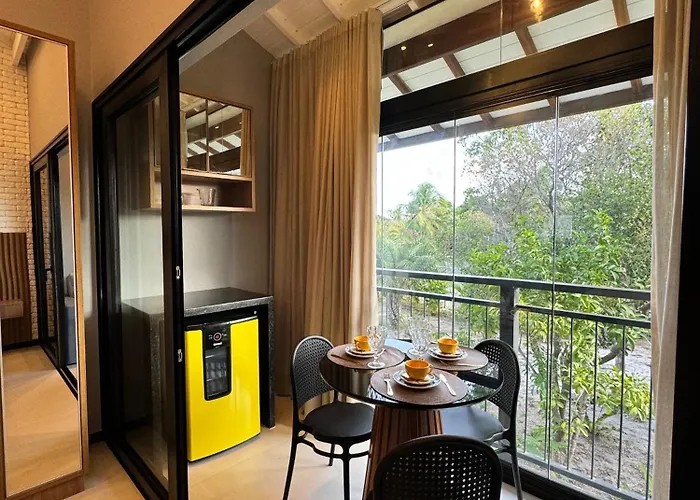Apartamento studio novo e completo em Praia do Forte! 900m da Vila!