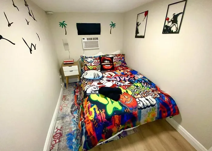 Unique Miami Art Escape W/ Hottub, Arcade & Murals
