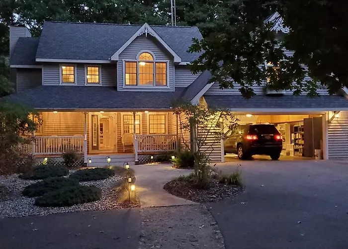 Lakepath Beach House - Xl Hot Tub, Walk To Beach