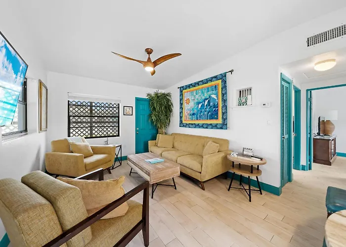 Uptown Cottage - Walk To The Beach And Restaurants