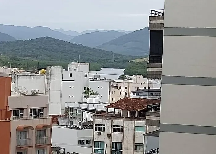 A 60 M Da Praia Da Areia Preta