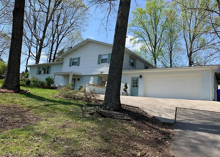 5 King Beds, 1Q 1Full P/O Newly Remodeled 2800 Sq Ft