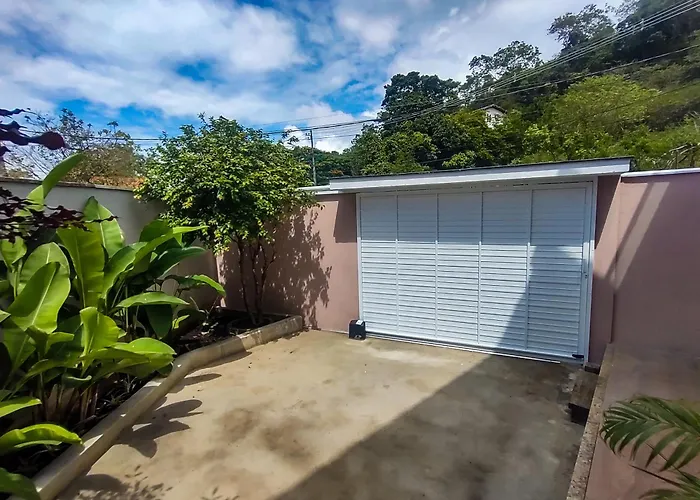 Studio completo com ar, garagem e varanda espaçosa em Itaipuaçu - Ideal para 3 pessoas