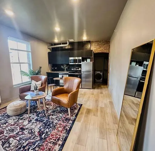 Stylish Studio-Free Parking, Prime Location