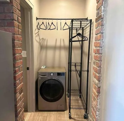 Stylish Studio-Free Parking, Prime Location
