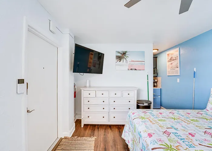 Beachfront Studio W/ Community Indoor Pool!