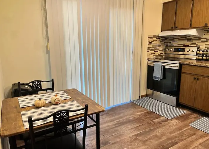 Quiet Cozy 2Br Apt Black Out Curtains