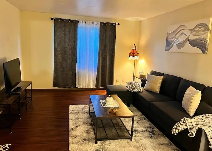 Quiet Cozy 2Br Apt Black Out Curtains