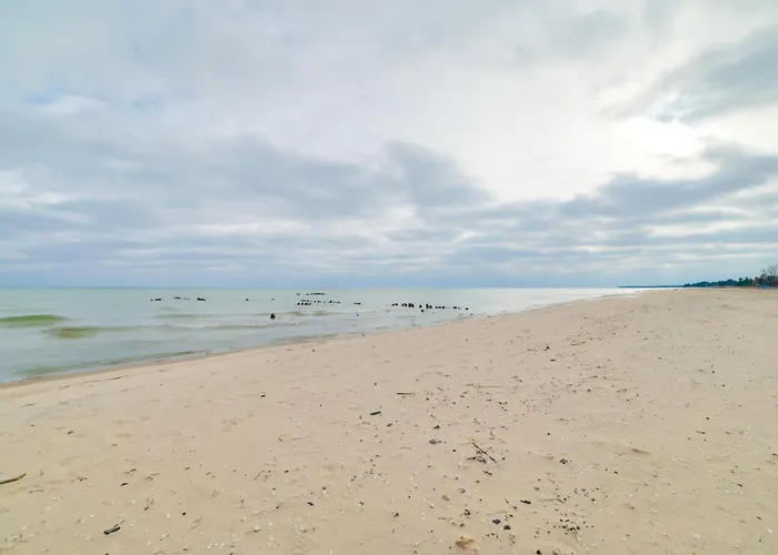Oscoda Cabin W/ Charcoal Grill: Walk To Lake Huron