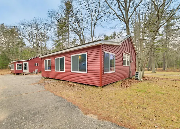 Oscoda Cabin W/ Charcoal Grill: Walk To Lake Huron
