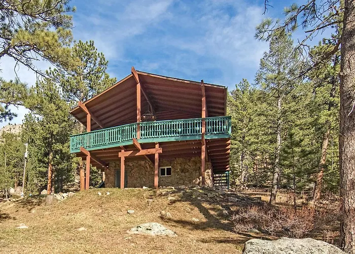 Cozy Mountain Home With Great Views, Deck & Wifi