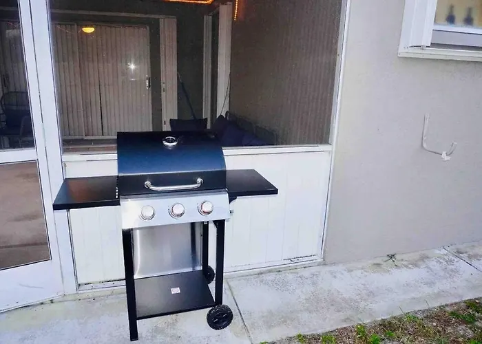 Poolside Oasis-5 Miles From Venice Beach
