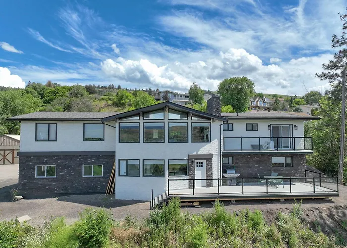 Lakeviews, Big Yard/Deck, Minutes To Silver Star/Golf/Wineries.
