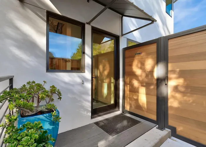 Dazzling Modern Home Close To Downtown Palo Alto And Stanford