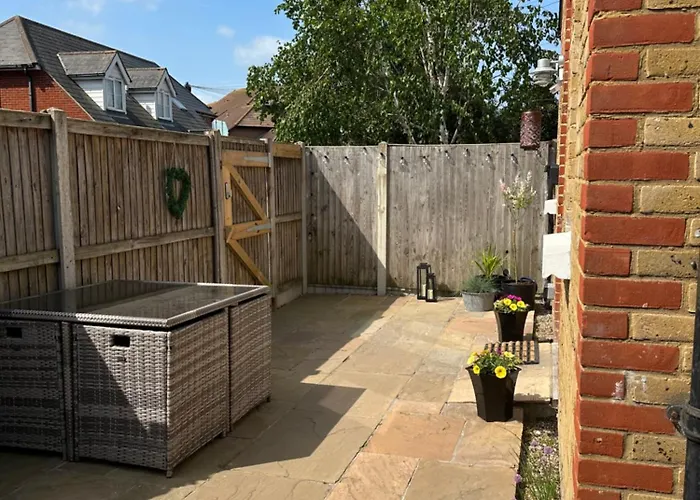 Whitstable Wishes, A Stylish Seaside Retreat, Whitstable With Parking Space