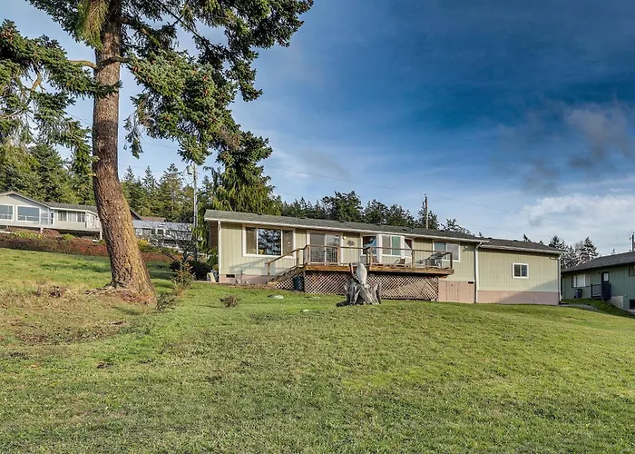 Port Townsend Escape W/ Deck, Bay & Mountain Views