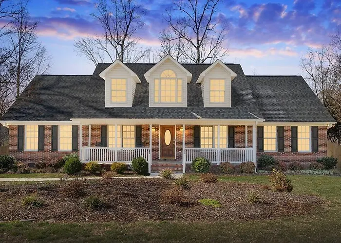Fantastic Cottage With Big Backyard Near The City