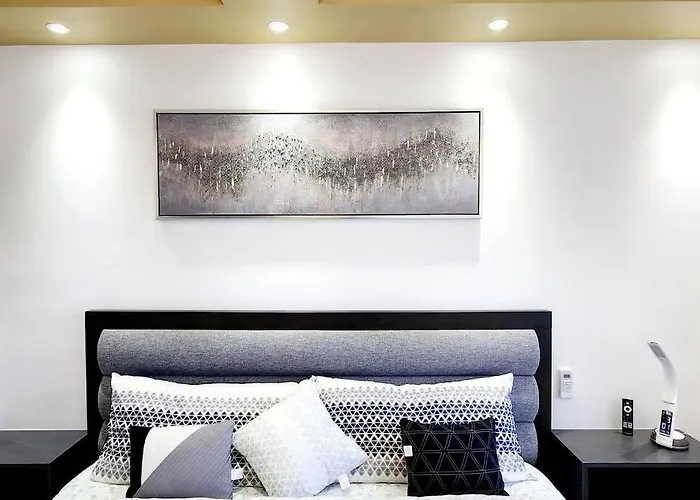 Rh3 Los Angeles Beautiful Suite Front Airport