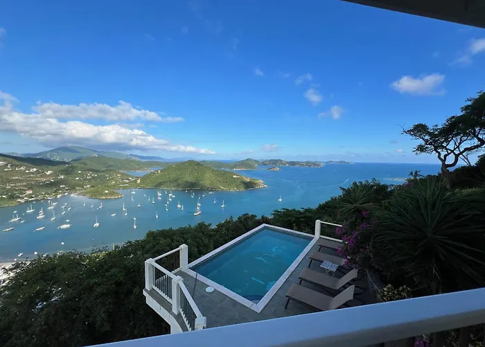 Coconut Breeze Villa: Mesmerizing Views, Cooling Tradewinds