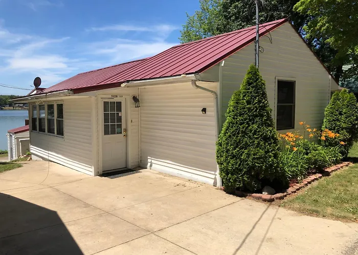 The Wellington Lake Cottage