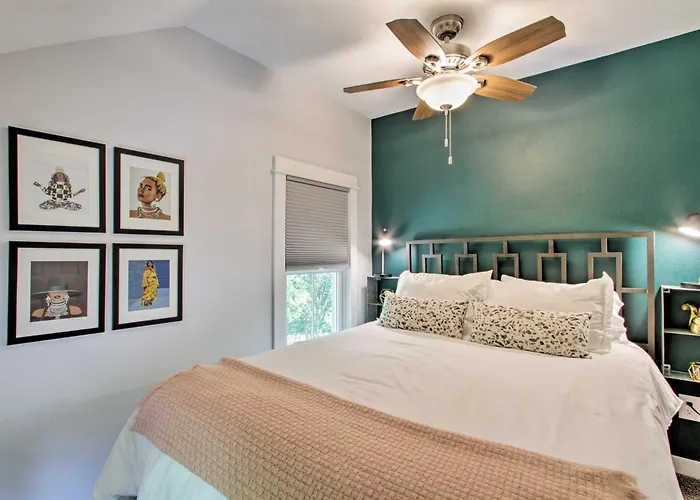 The Nook, Boutique Galena Cottage